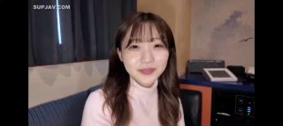 大学刚毕业的公司小美女拥有苗条身材大长腿